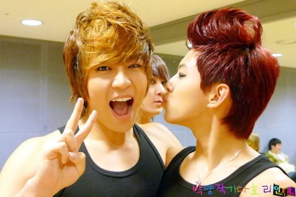 http://i875.photobucket.com/albums/ab318/Raspberry_M/UKISS/22.jpg